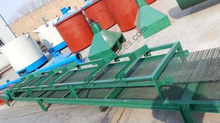 Mesh conveyor for charcoal production line