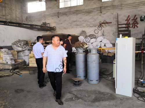 India-customers-for-visiting-charcoal-machine-factory