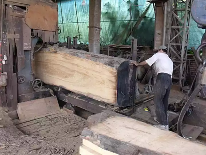 planta de serraria de toras na Itália