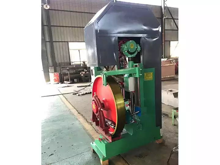 vertical wood saw mill machine with protective shells