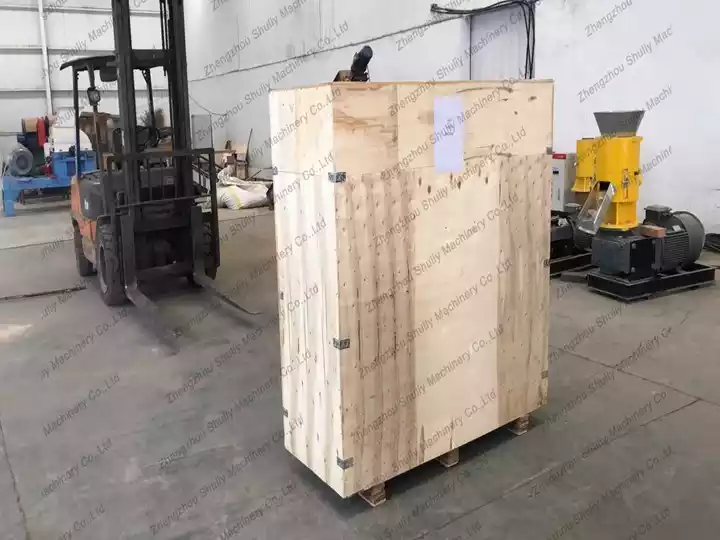packing and shipping of sawdust briquette press machines