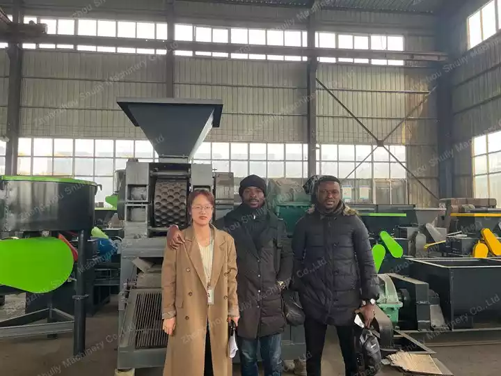 Kunjungan pelanggan Ghana untuk mesin arang