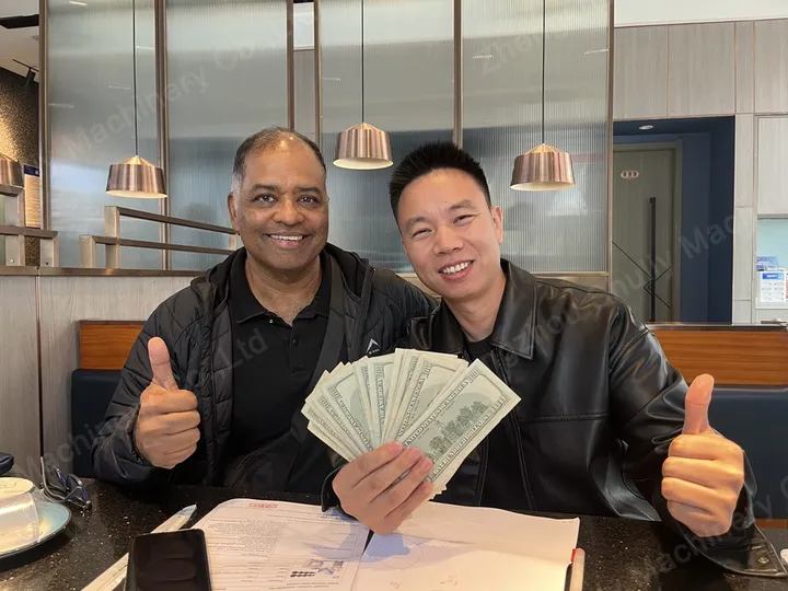 visita de cliente sudafricano y pedido de equipo