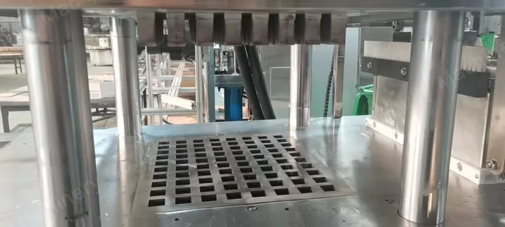 แม่พิมพ์ถ่านบาโคร์ออร์ทรงสี่เหลี่ยม