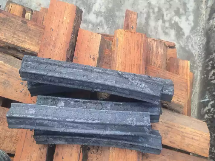 فحم الكريات المصنوع من مصنع كريات فحم نشارة الخشب