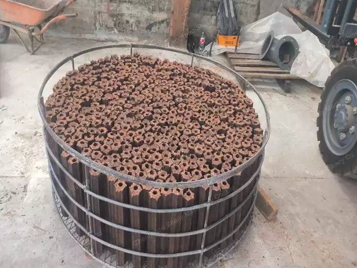 نصف منتج كريات نشارة الخشب